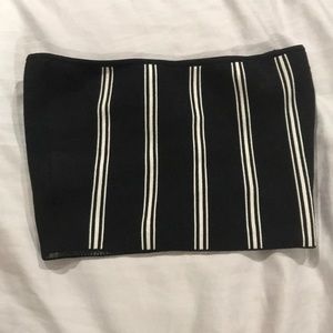 Aritzia black and white crop top